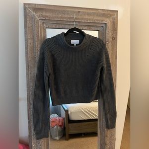 Gray cropped knit sweater. Size M.